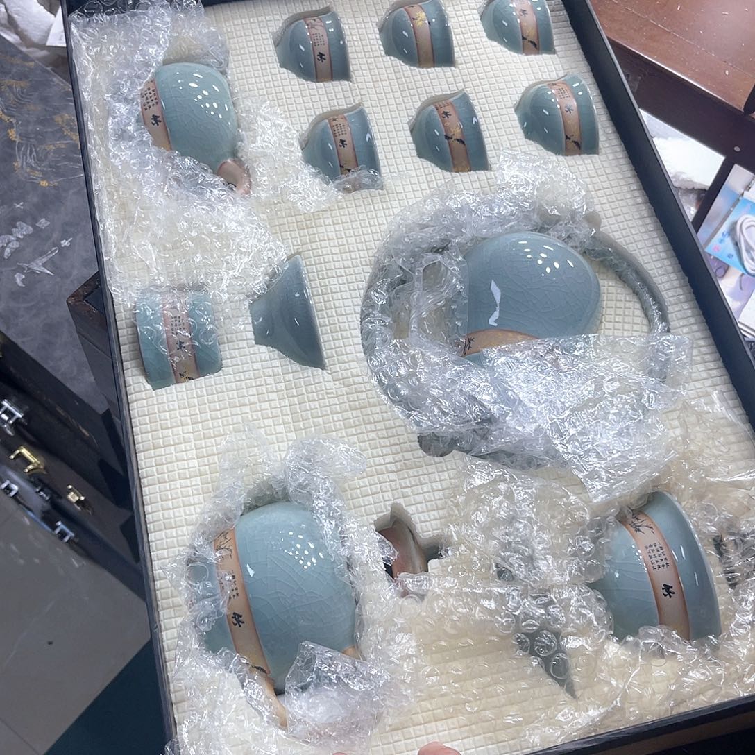 孤品茶具套装等。            