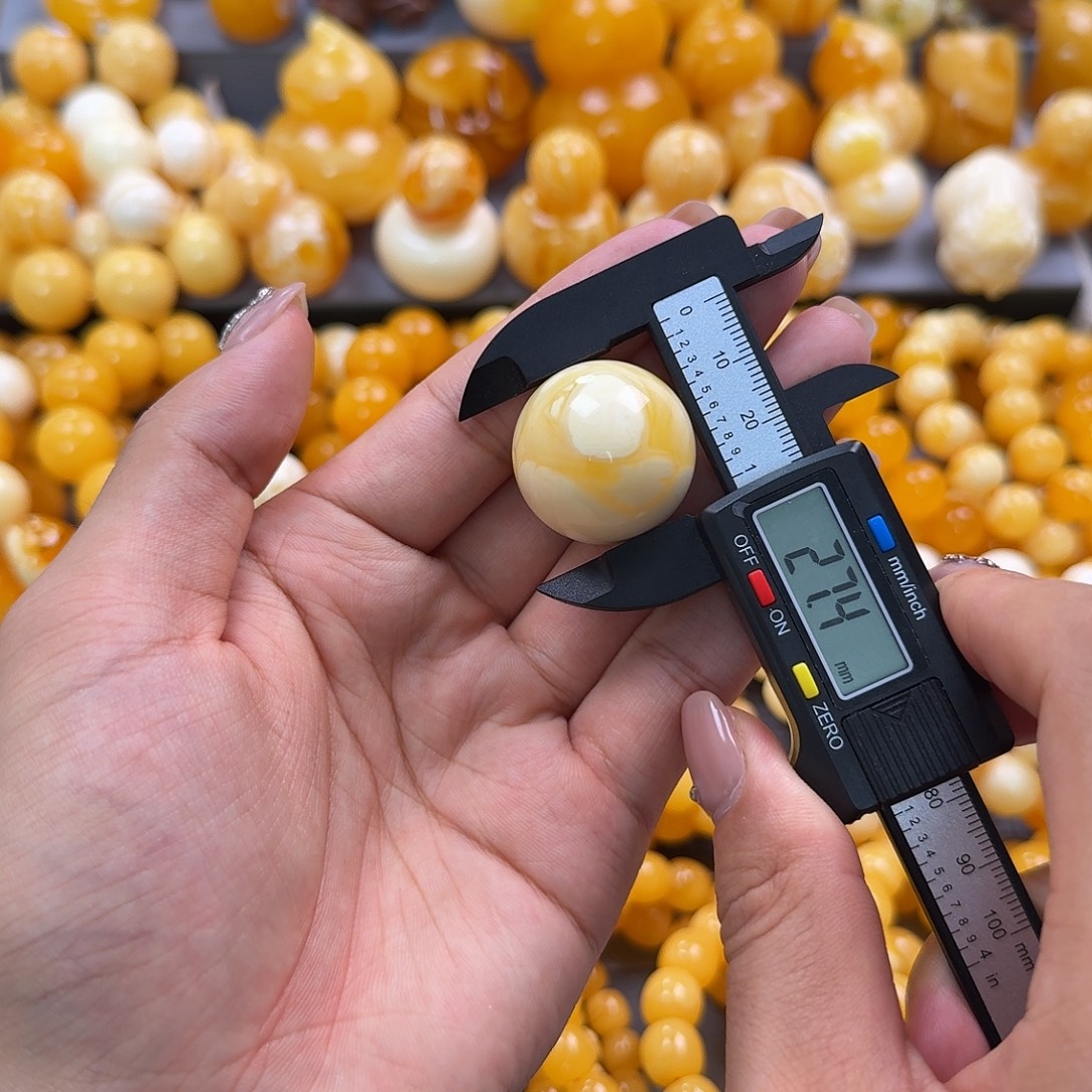 蜜蜡未镶嵌珠宝奇石