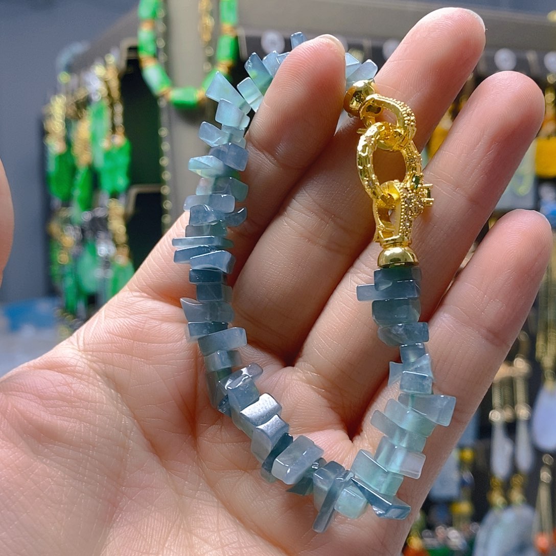 未镶嵌翡翠耳饰翡翠