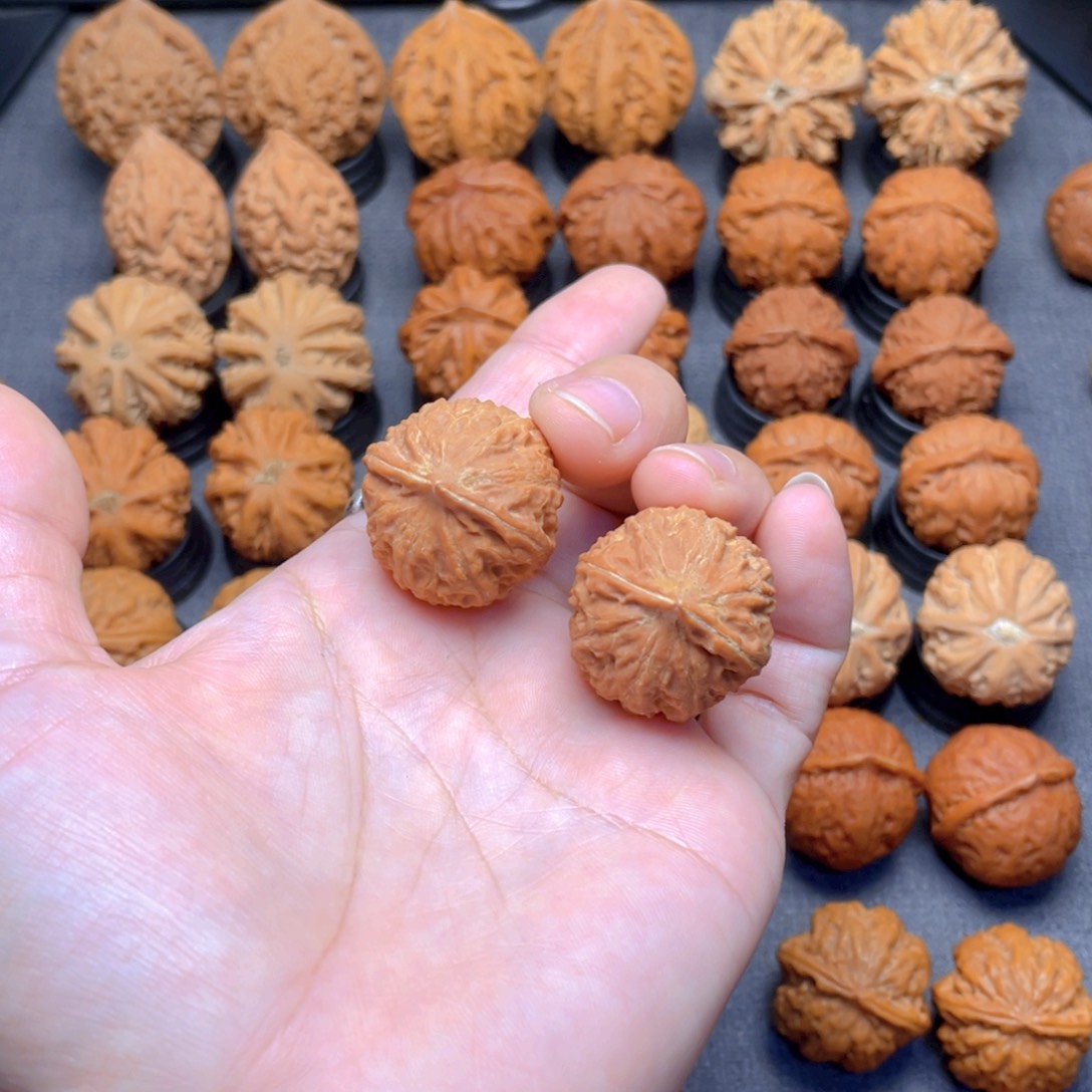 黑***羚核桃文玩把件件小麻球