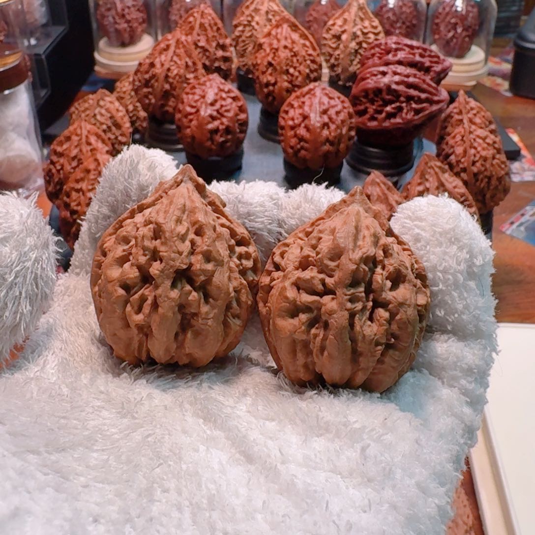 文玩核桃吊坠蜘蛛纹