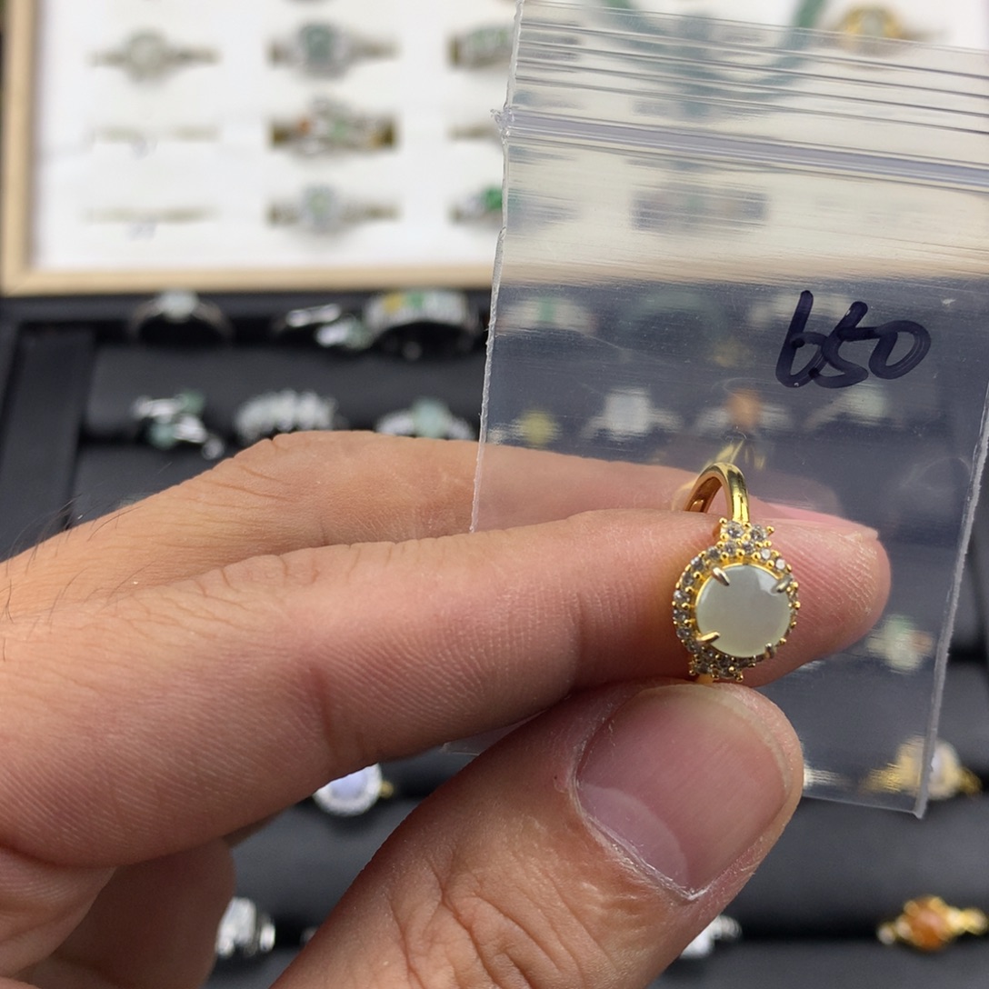 妮***妮翡翠银S925镀金镶嵌戒指650
