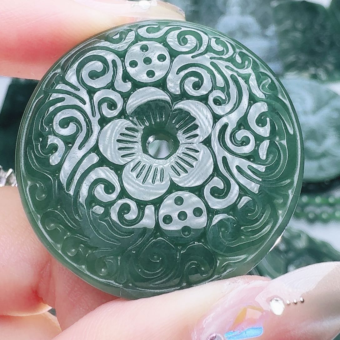 翡翠未镶嵌颈饰天然的A货翡翠多样性发其一 