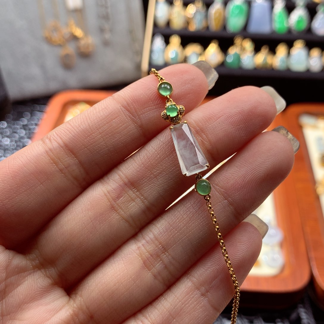 翡翠颈饰18K金镶嵌豆**豆翡翠