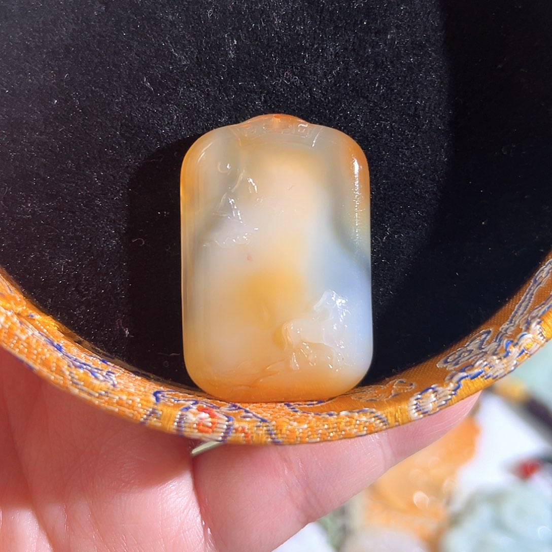 玛瑙/玉髓未镶嵌颈饰玛瑙马到成功