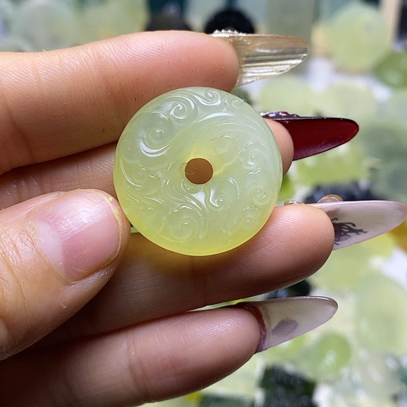 【闪购商品】蛇纹石玉颈饰未镶嵌