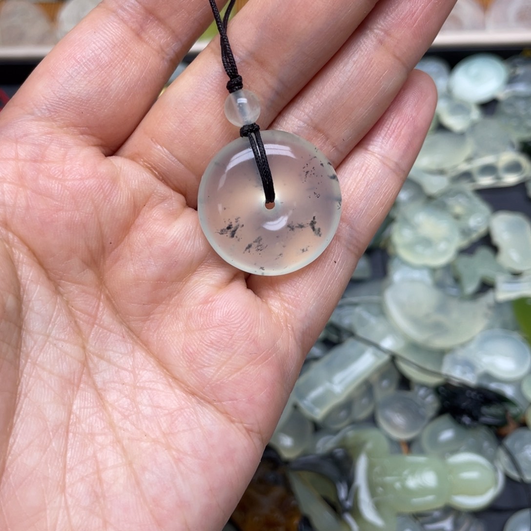 未镶嵌蛇纹石玉颈饰