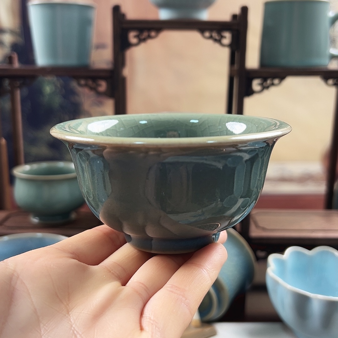 天蓝釉水压手杯主人杯