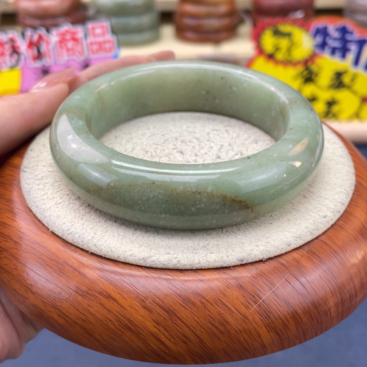 【闪购商品】石英质玉手镯未镶嵌