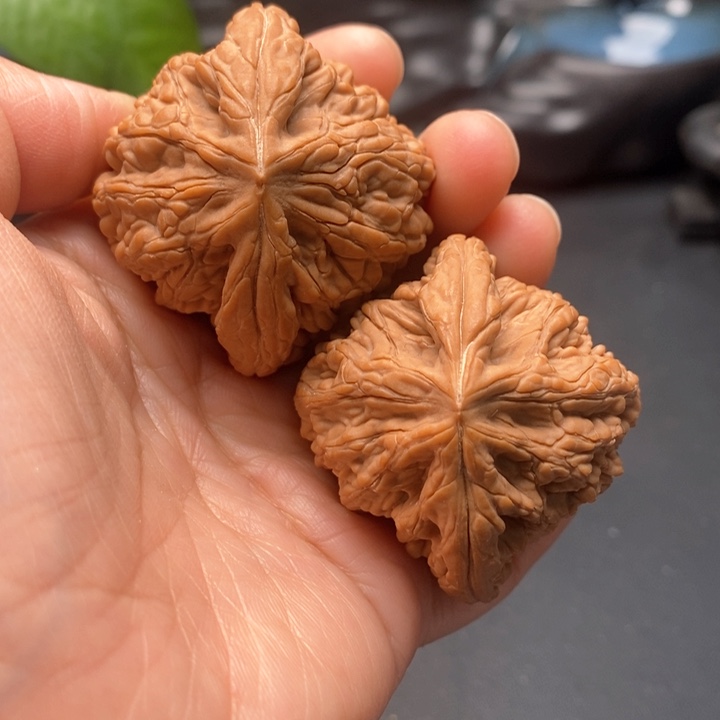 把件文玩核桃虎头王45尺