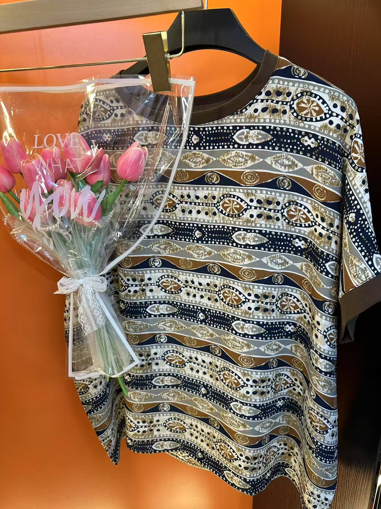 2025新款舒适透气上衣（民族风条纹）