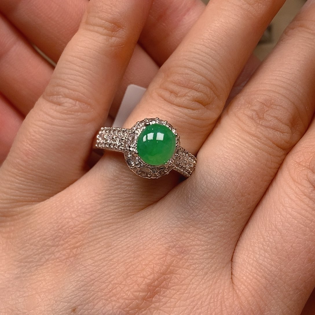 翡翠颈饰未镶嵌翡翠蛋面