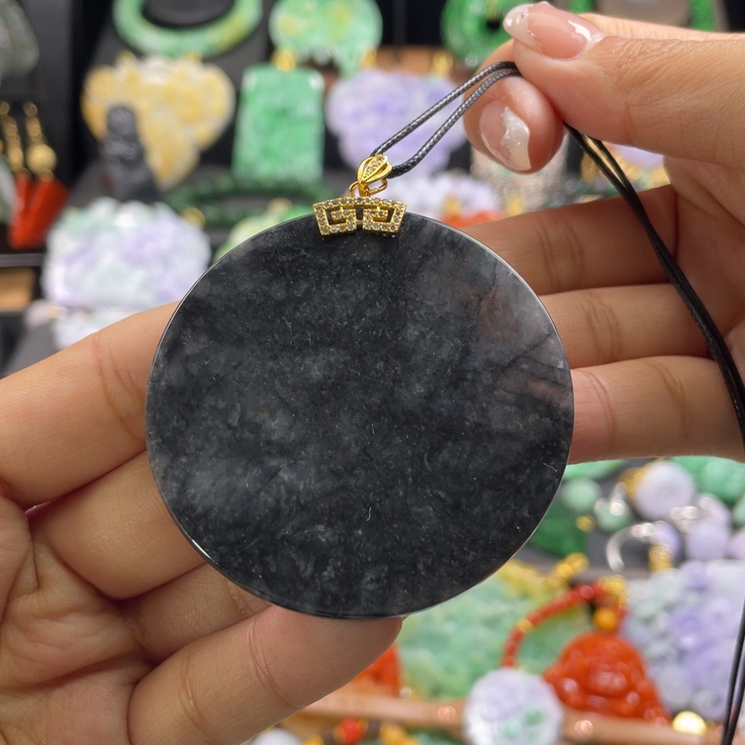 翡翠未镶嵌颈饰待编织