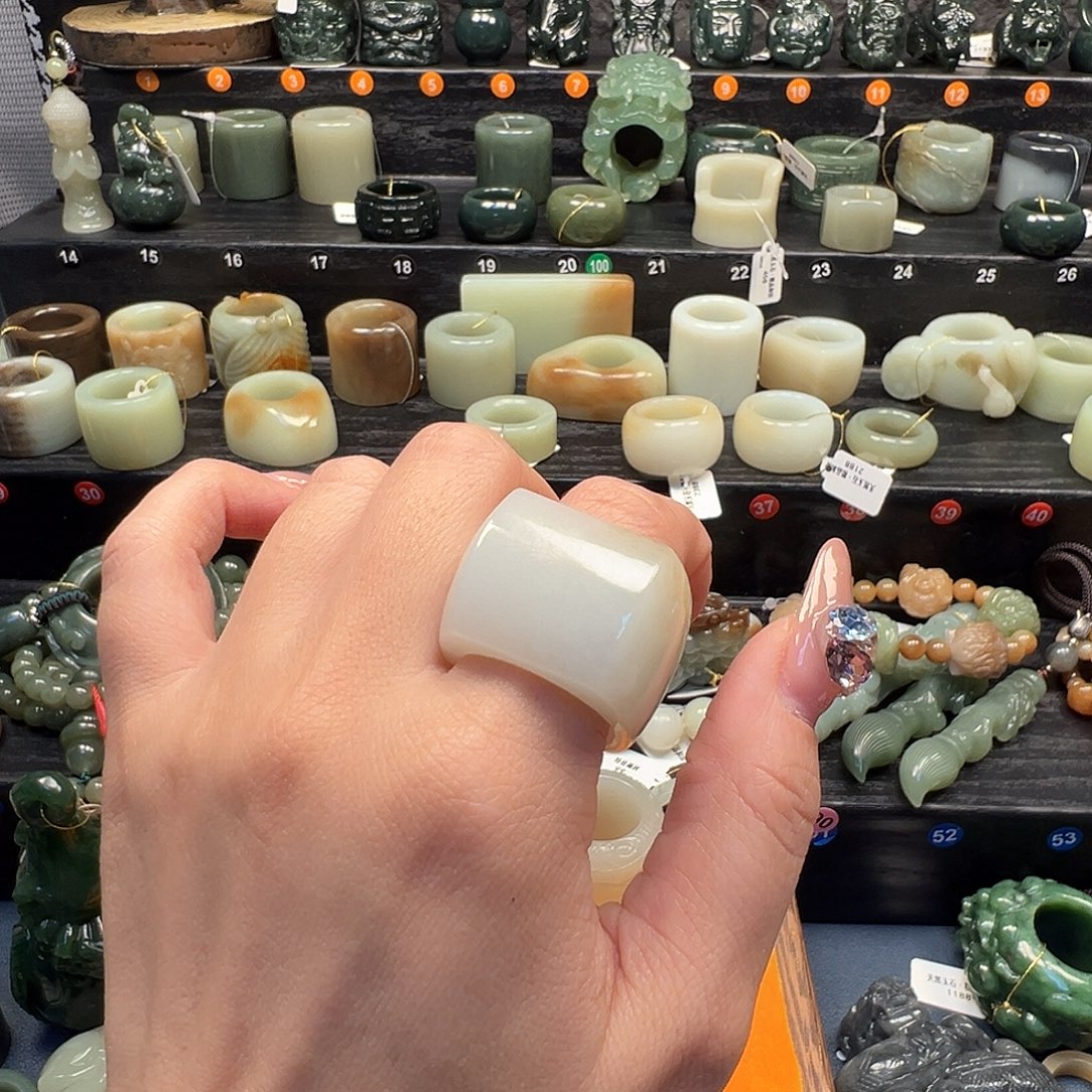 雅***痞和田玉未镶嵌戒指内径20 福利 不退换