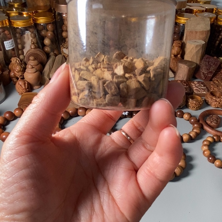 檀香木老山檀香30克，奶香