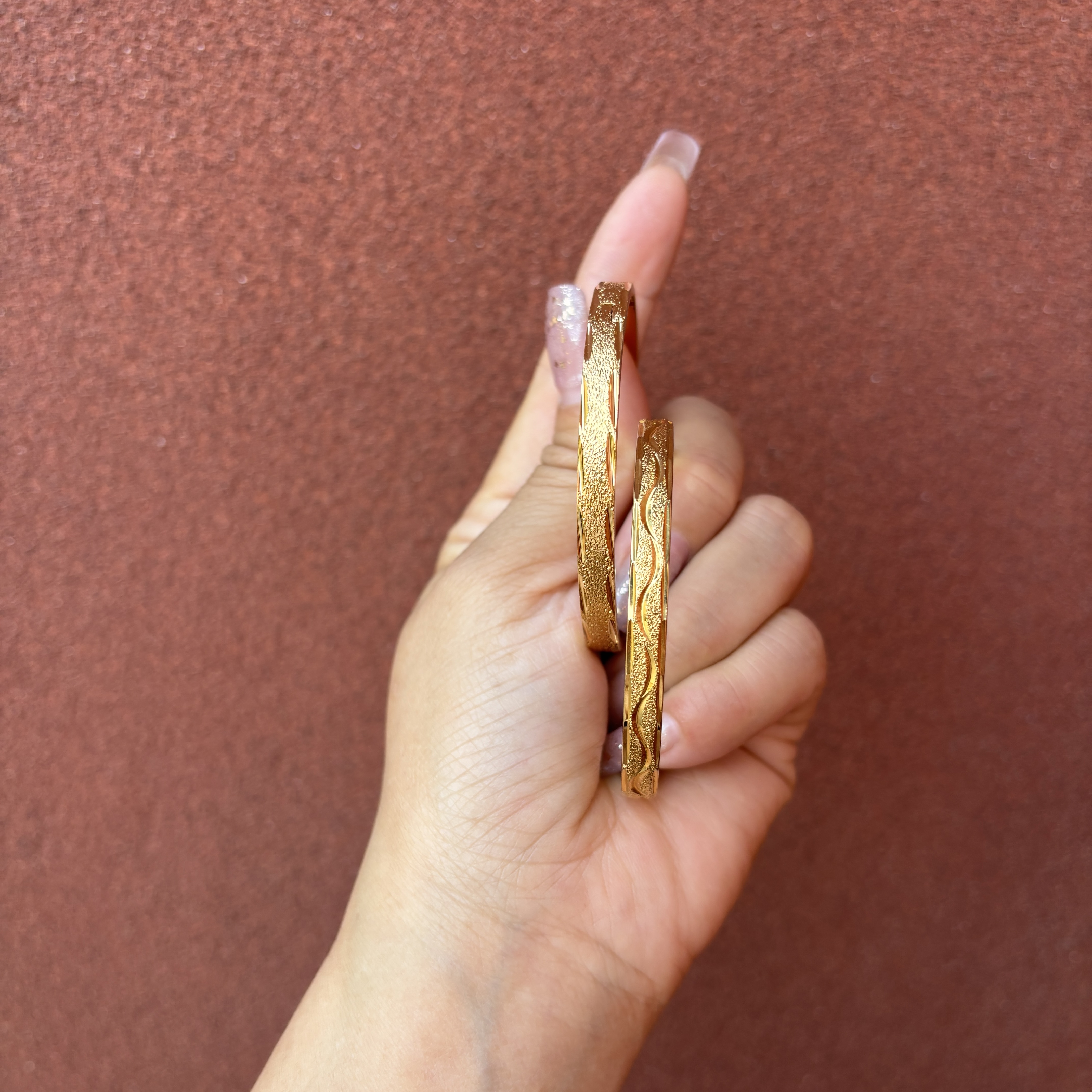 93-磨砂卡扣手镯随机