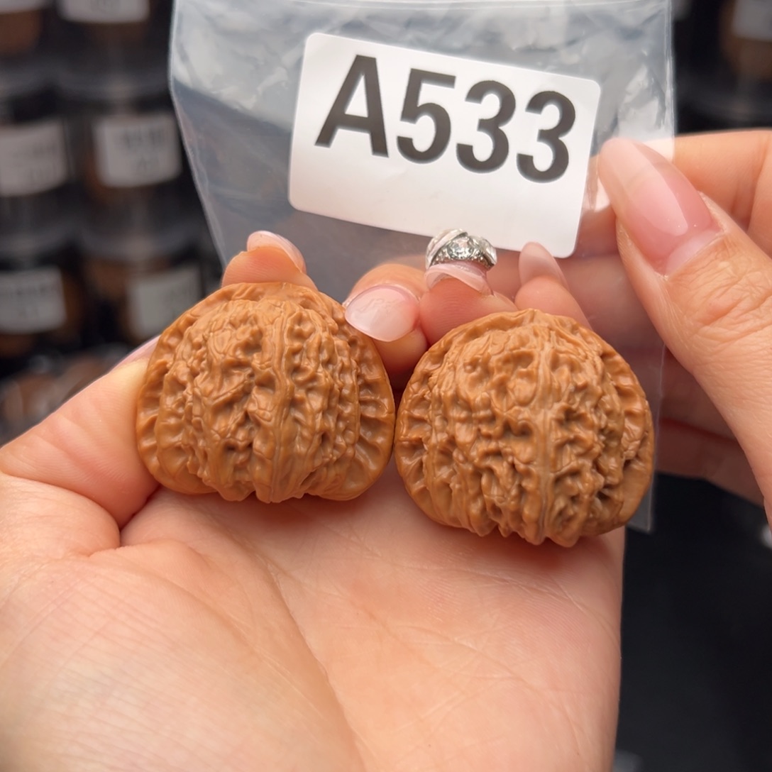 文玩核桃吊坠白狮子39全品