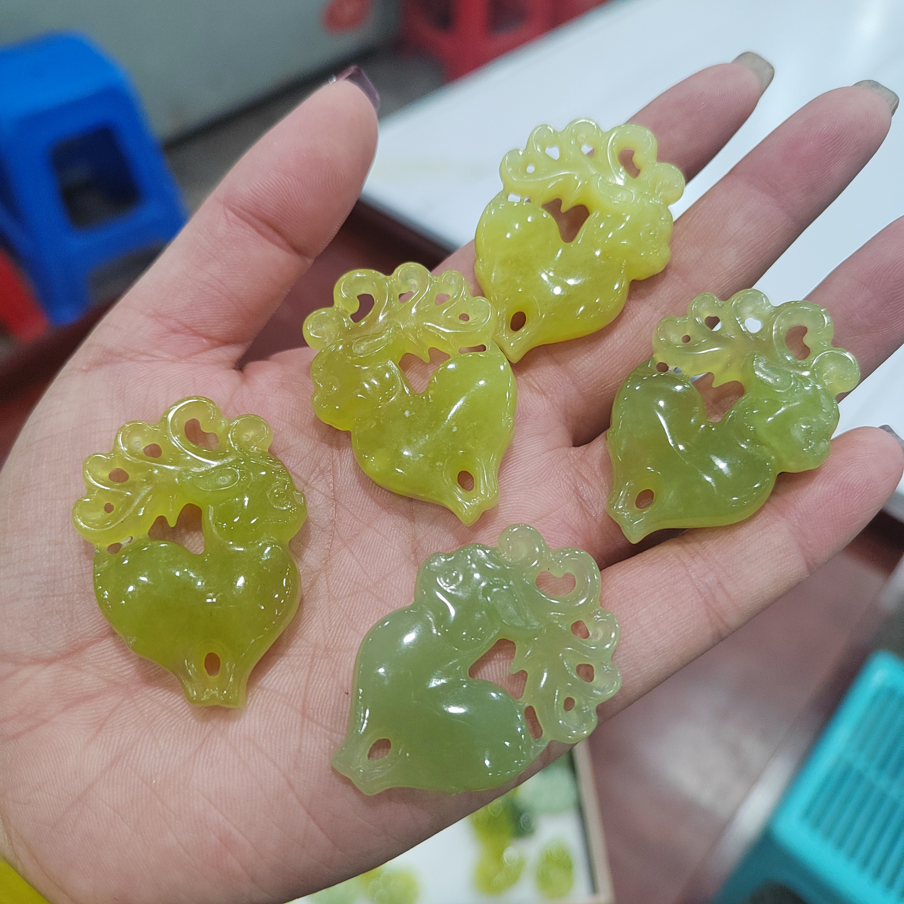 岫玉黄金玉挂件多样性拍一发一个