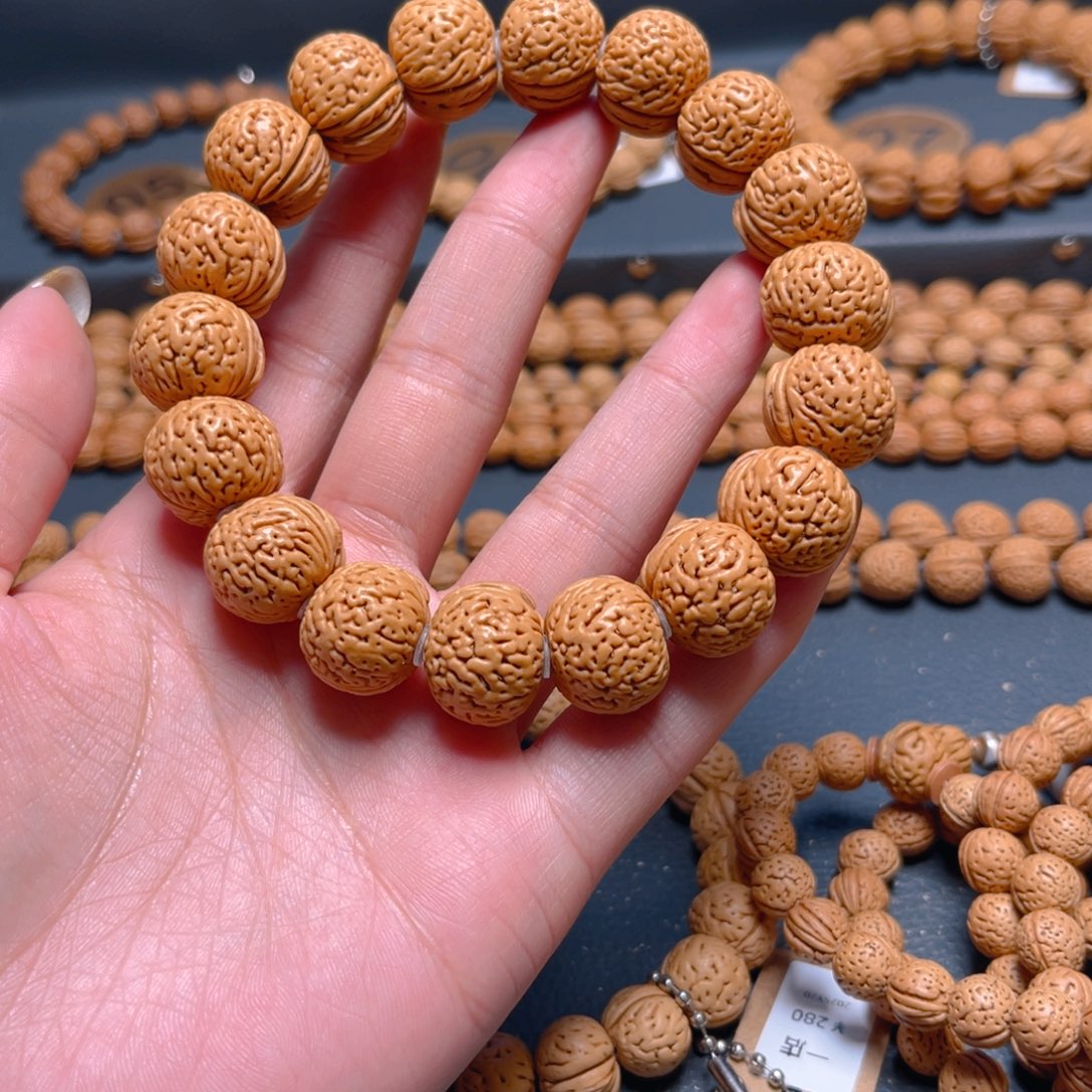 小***儿吊坠桃核桃核手串