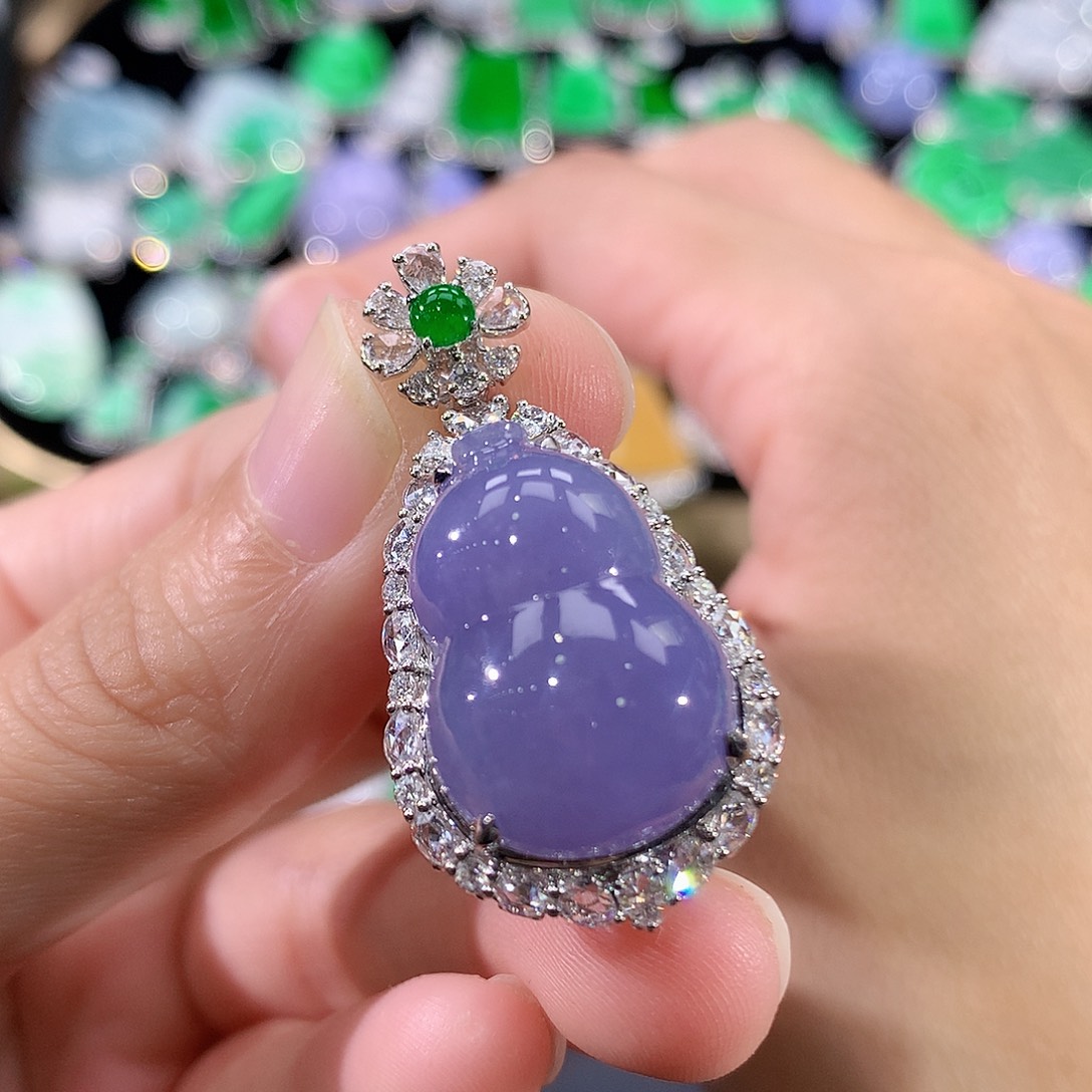 翡翠18K金镶嵌颈饰