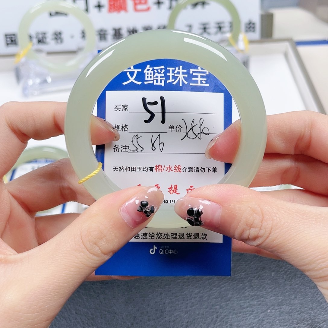 和田玉未镶嵌手镯