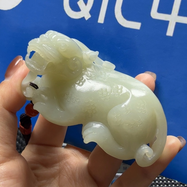 随***！和田玉未镶嵌把件