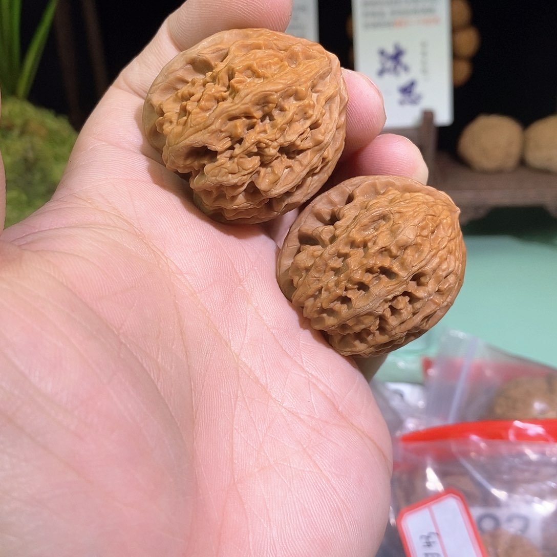 桃核把件上****?野牛。