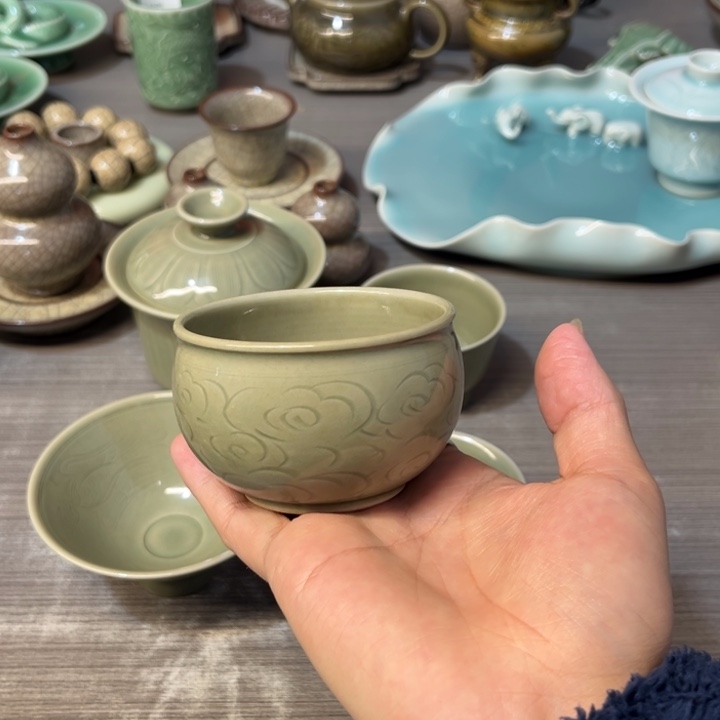 何亦鹏 越窑 祥云缸杯