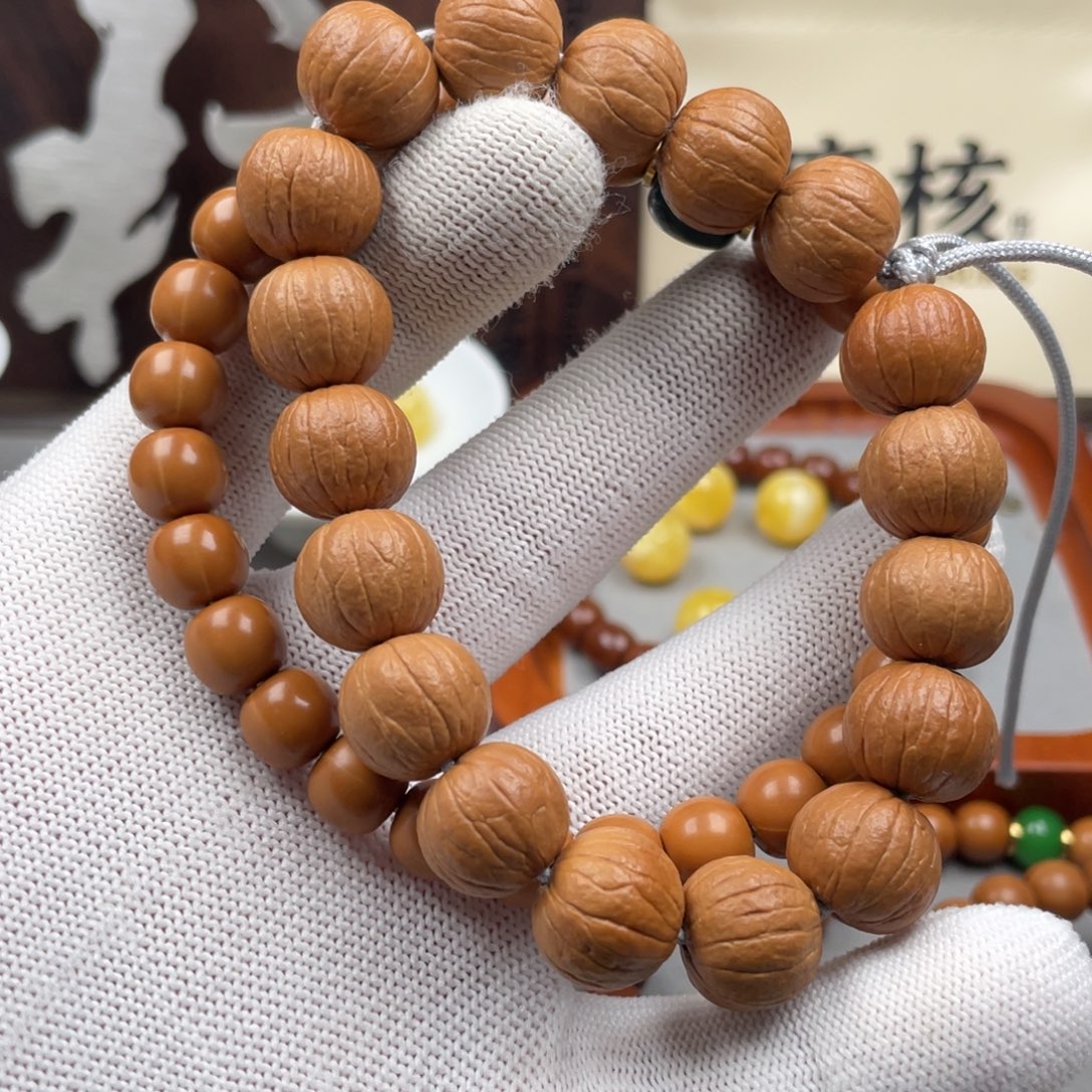 吊坠猴头核桃琉璃雕刻全品老型原皮