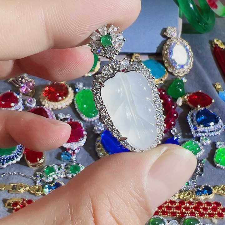 非金属红色蓝色满镶嵌