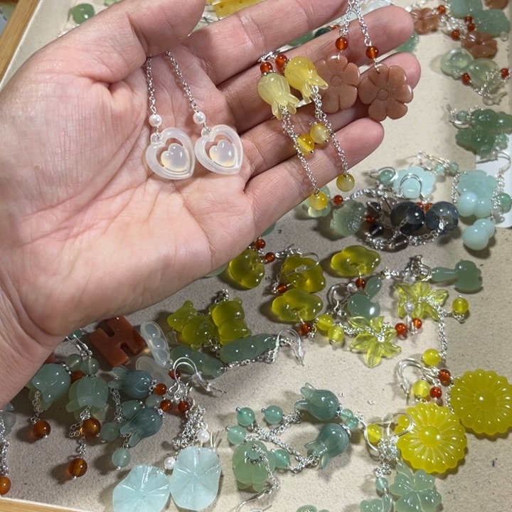 蛇纹石玉耳饰未镶嵌