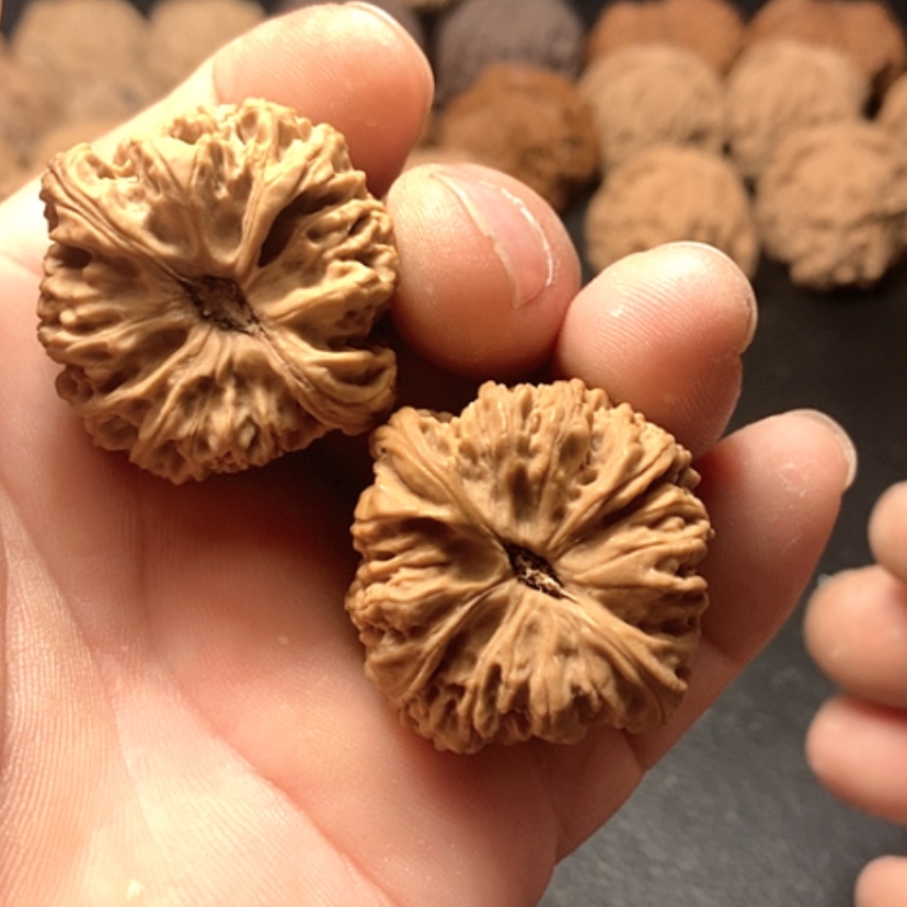 【闪购商品】文玩核桃吊坠V**i南疆