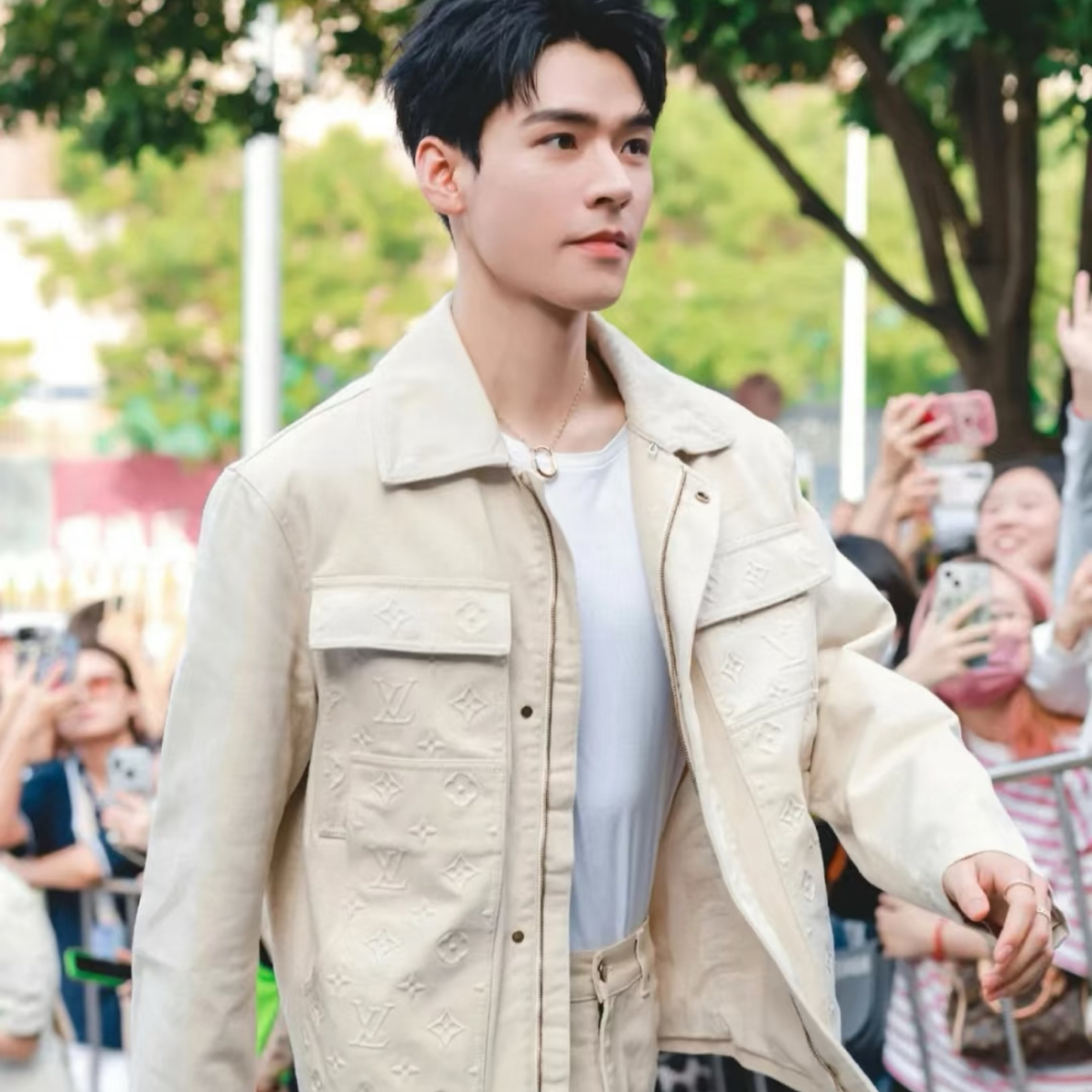 未使用 LouisVuitton/路易威登 伐木浮雕工装牛仔外套/48码B04106