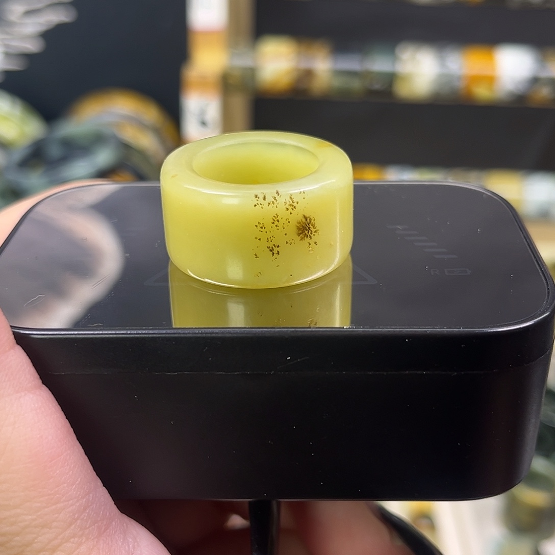 蛇纹石玉未镶嵌戒指18.1微瑕
