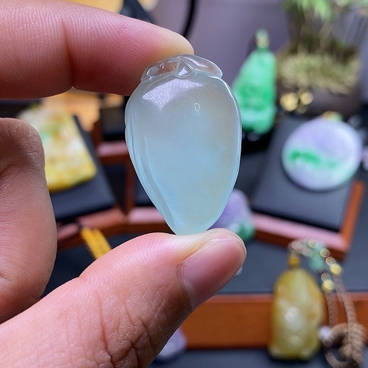 翡翠未镶嵌吊坠(赠链)