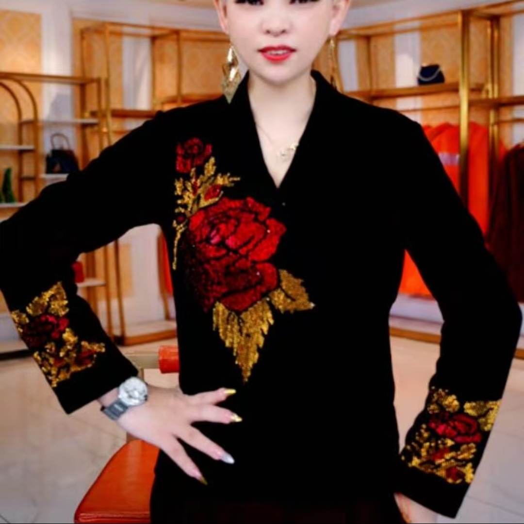 玫瑰花烫钻打底衫女高级感2025年新款冬季洋气时尚百搭上衣女