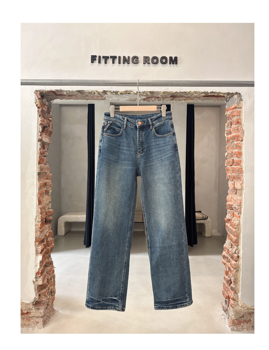 ”后兜小心心“植绒256时尚牛仔裤