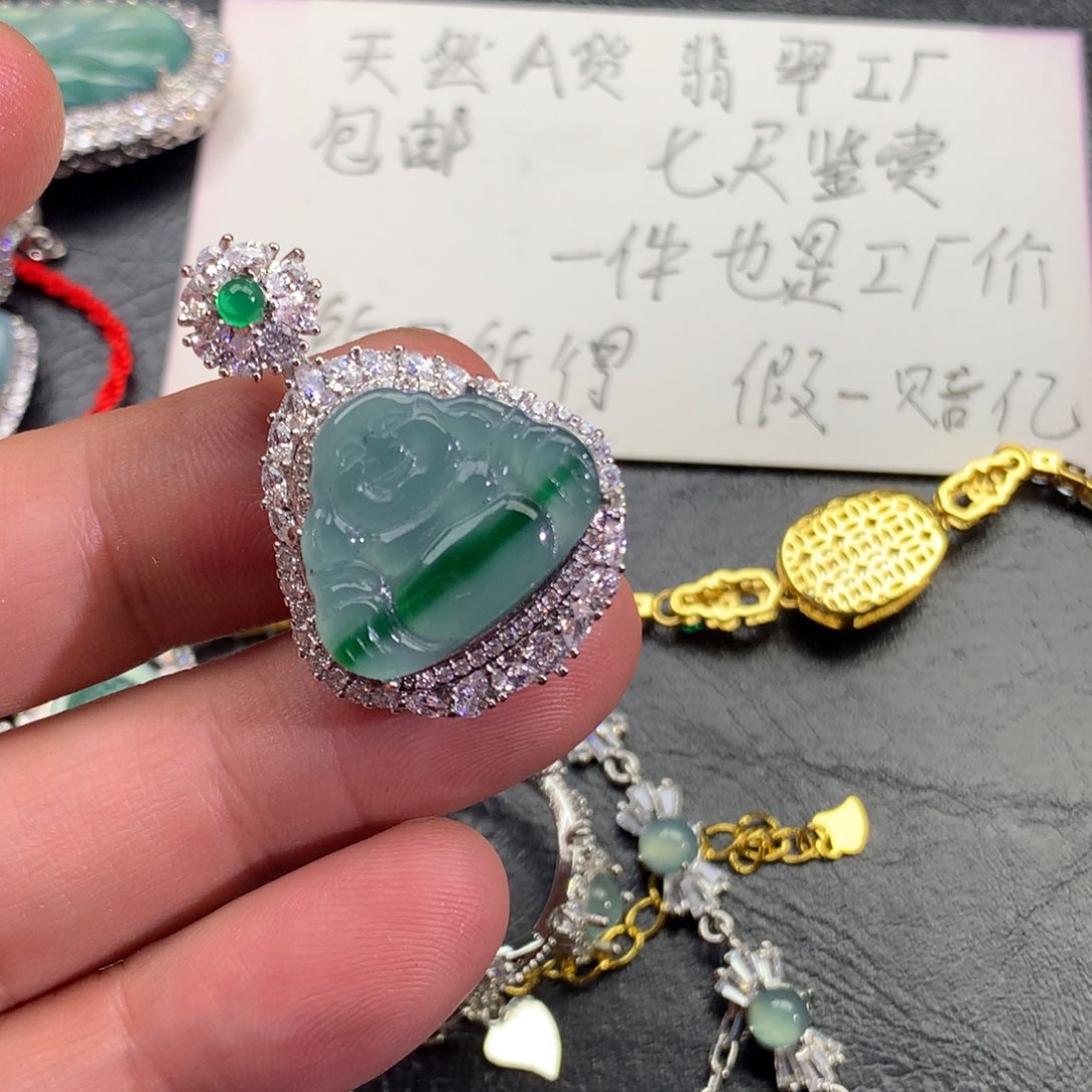 翡翠颈饰未镶嵌佛公