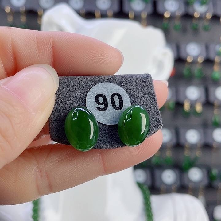 18K金镶嵌和田玉耳饰