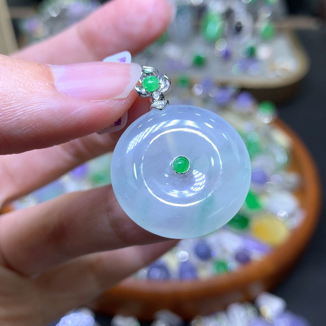 【闪购商品】翡翠颈饰18K金镶嵌翡翠吊坠项链