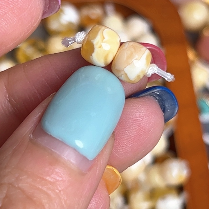 未镶嵌蜜蜡裸石7.1mm一对