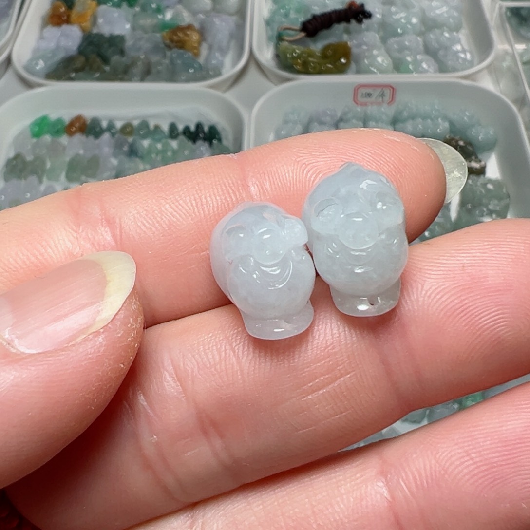 翡翠颈饰未镶嵌小猪吊坠两个微瑕