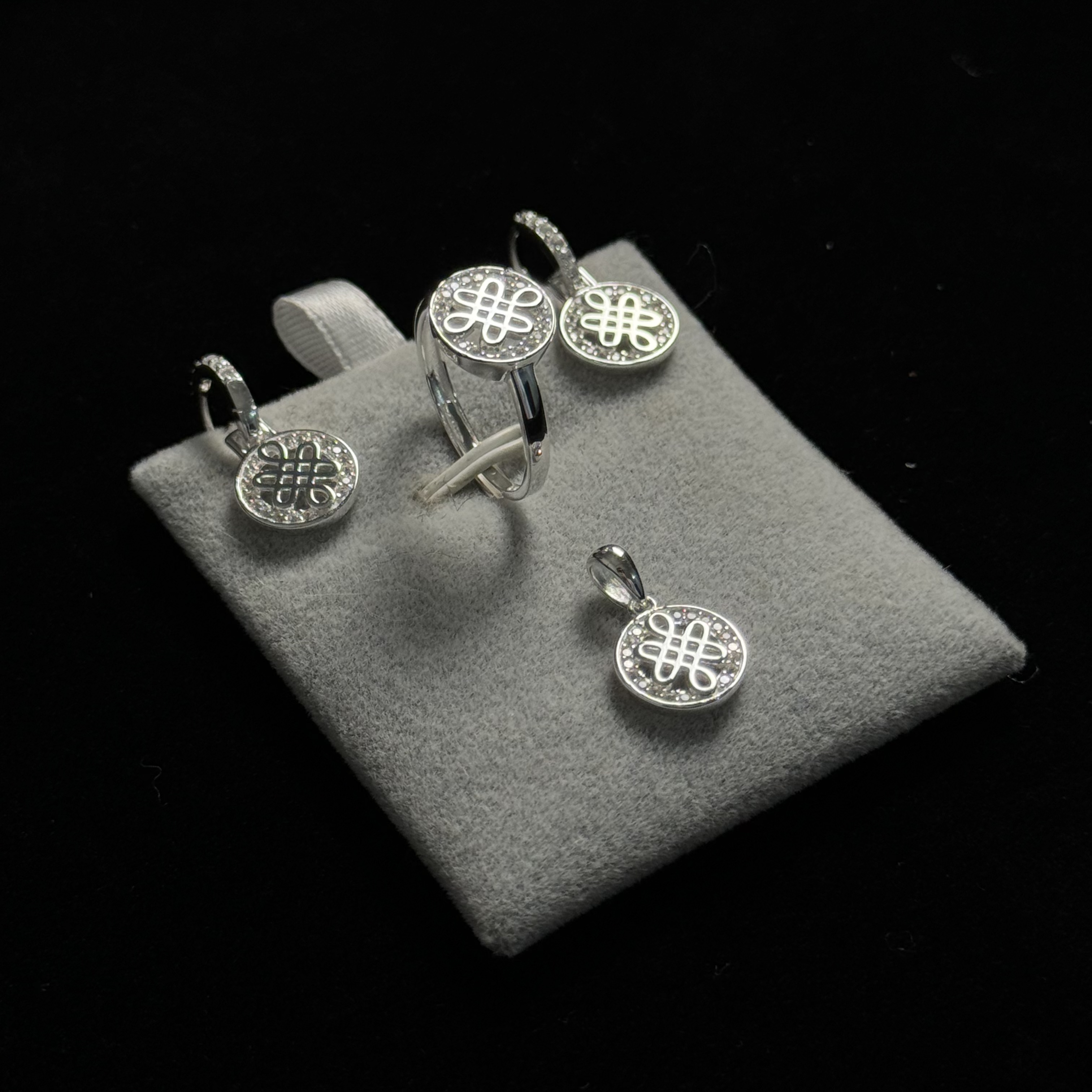 Sunshine服饰 民族特色服配