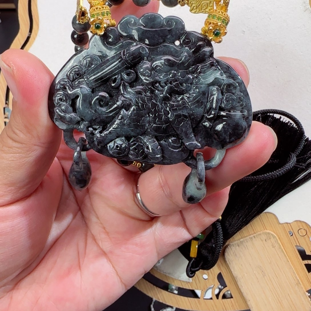 翡翠颈饰未镶嵌仿古