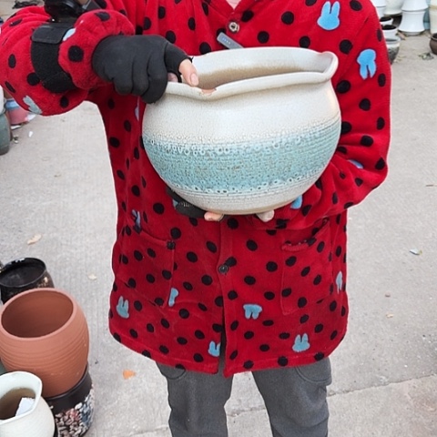 25口18高瑕疵盆子。