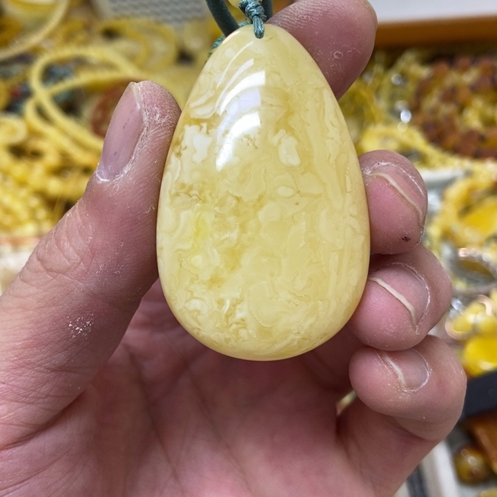 蜜蜡未镶嵌裸石吊坠