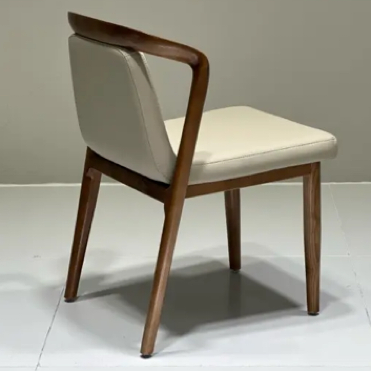 北欧实木皮质餐椅现代简约家用靠背椅扶手椅软包意式书房餐厅椅子