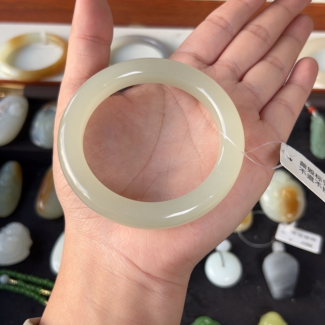 @***运和田玉未镶嵌手镯