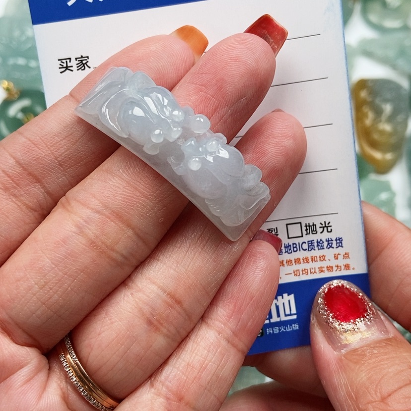 【闪购商品】翡翠颈饰未镶嵌年年有余手牌