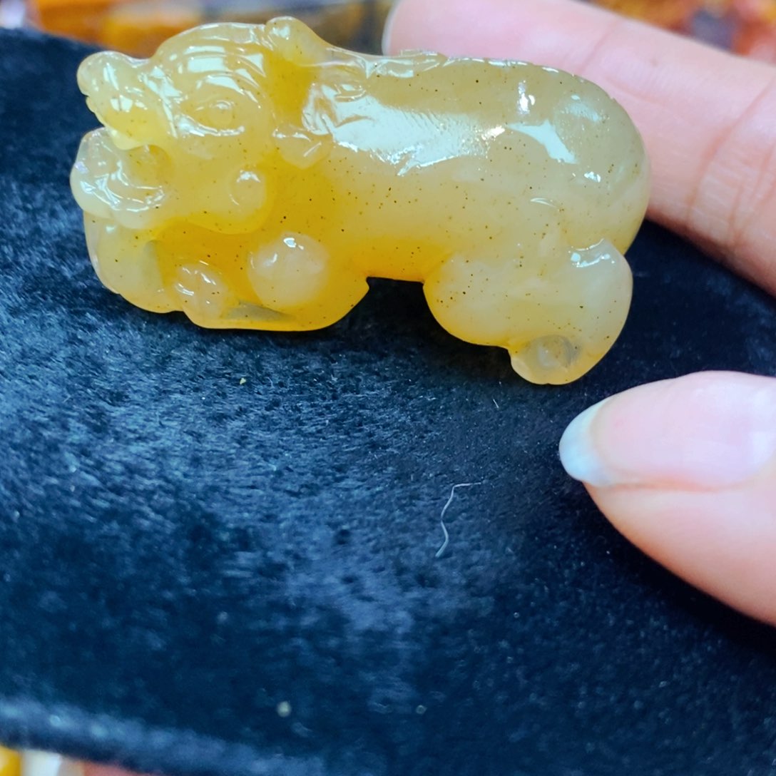 未镶嵌石英质玉（黄龙玉）项链